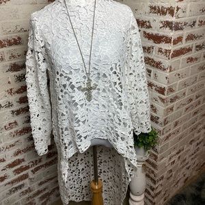 Lace overlay hi-lo shirt